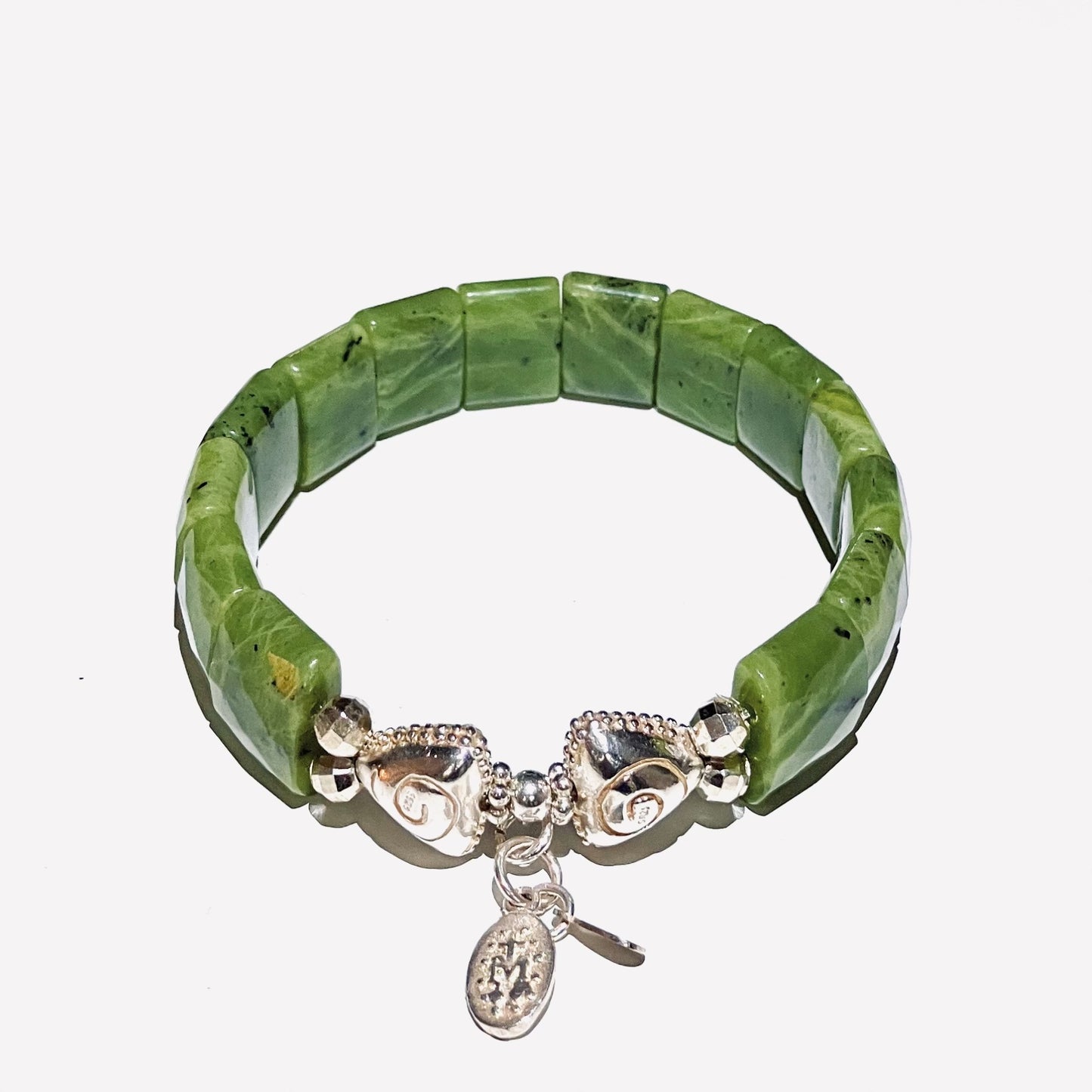 Jade Nefriet Bangle Bracelet in 925 sterling silver. (16.5-17.5 cm) (35)
